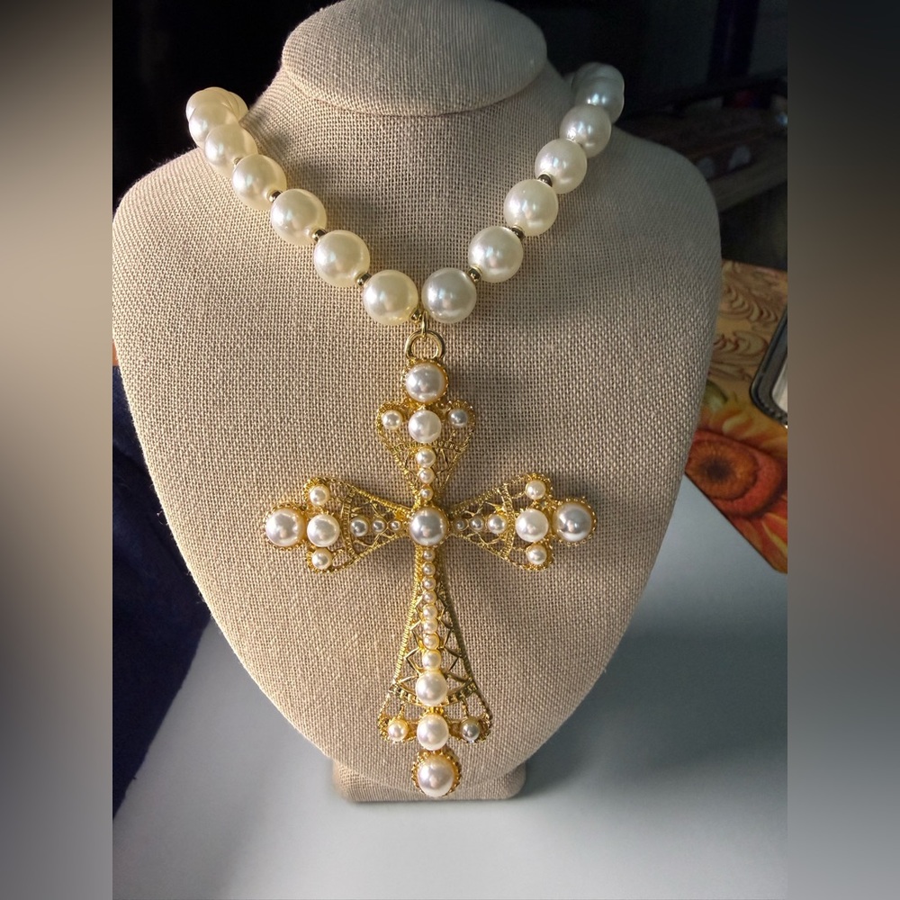 Elegant Gold and Pearl Cross Necklace